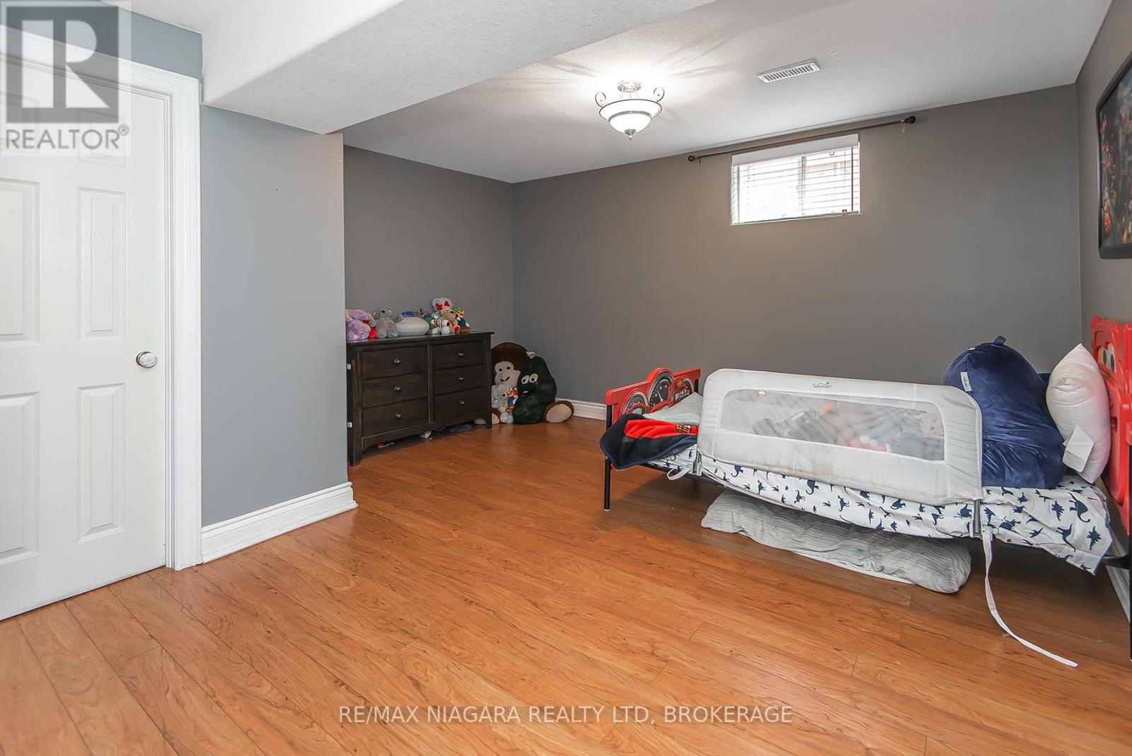 5199 SHERKSTON ROAD — photo 42
