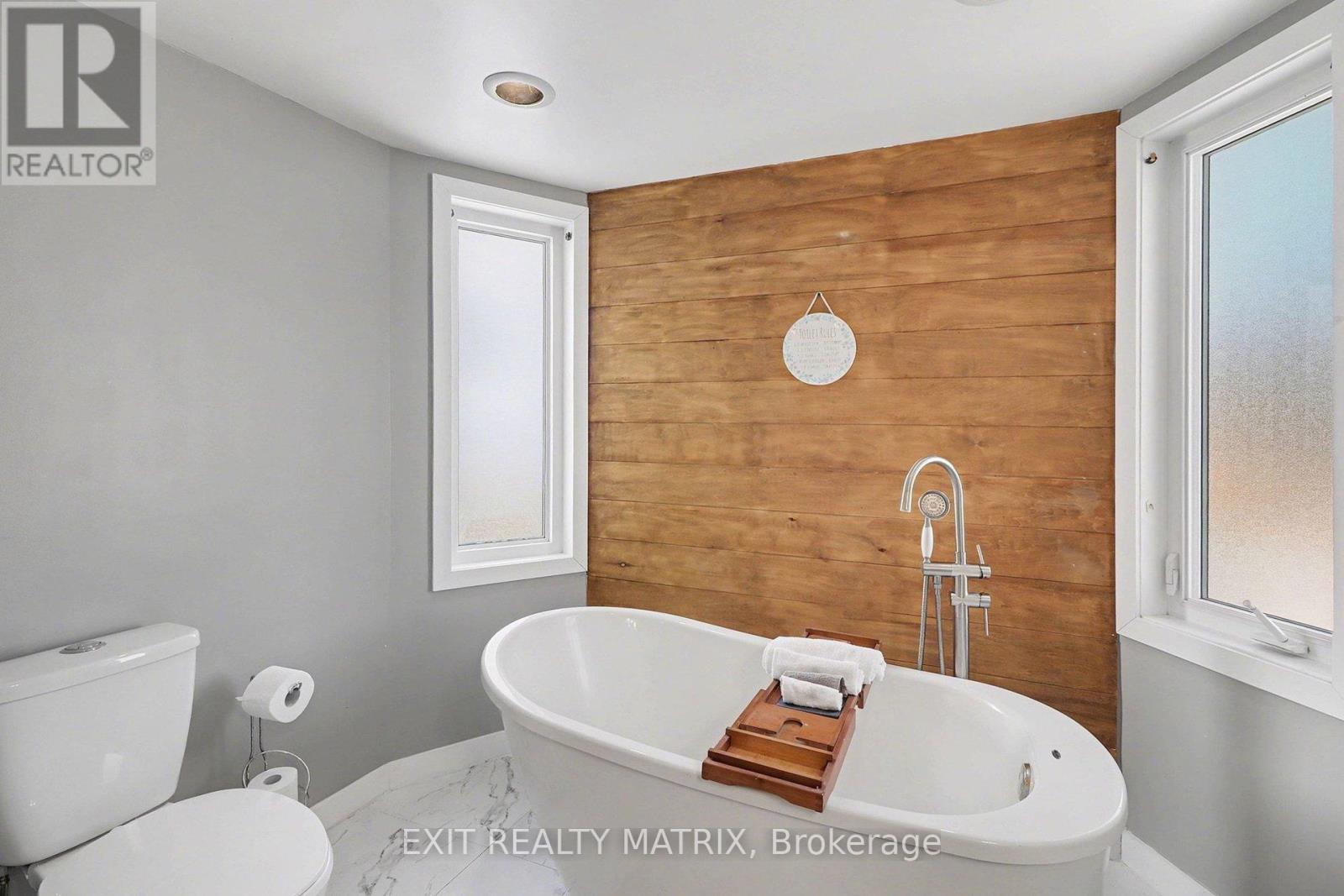 51 MARCEL STREET E - 20