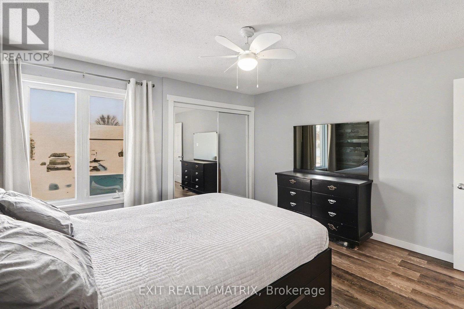 51 MARCEL STREET E - 16