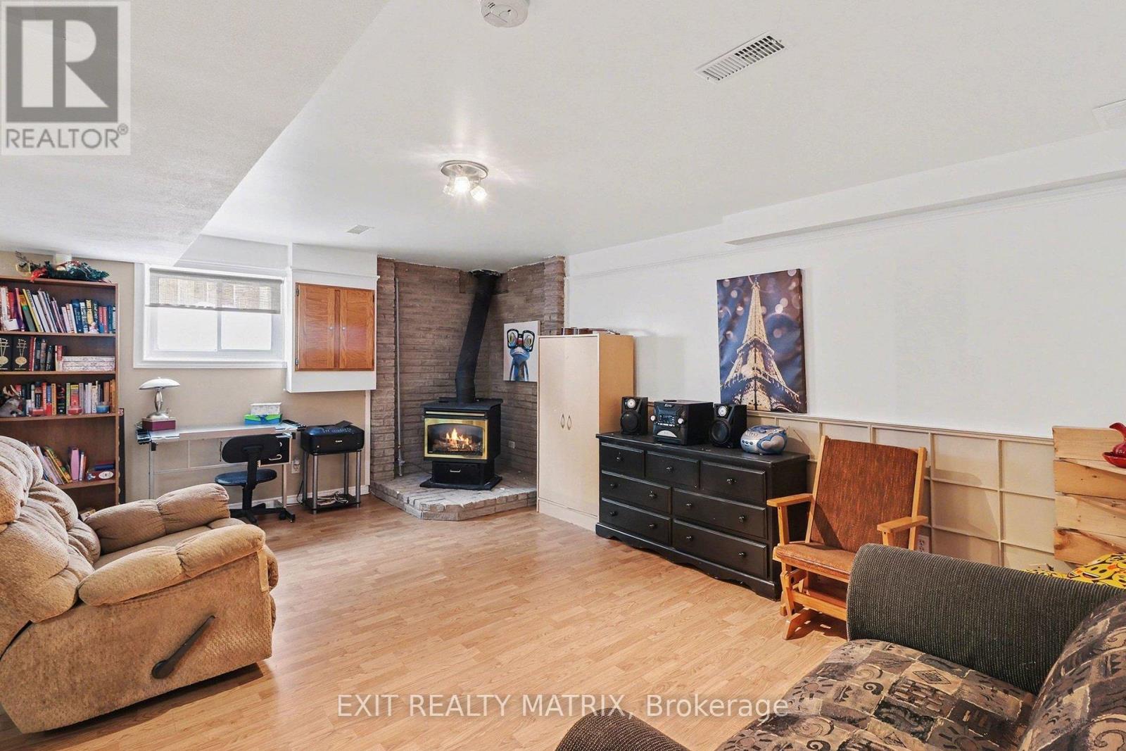 51 MARCEL STREET E - 23