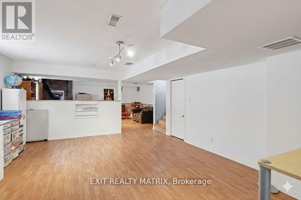 51 MARCEL STREET E - 25