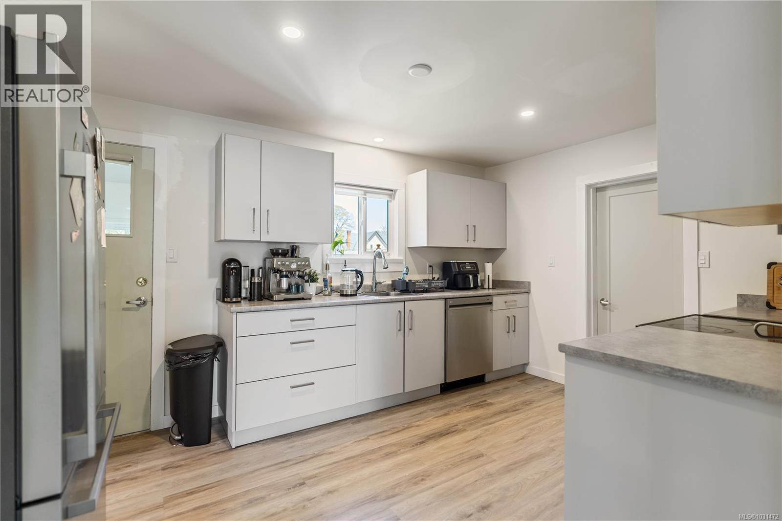 1142 North Park St - 11