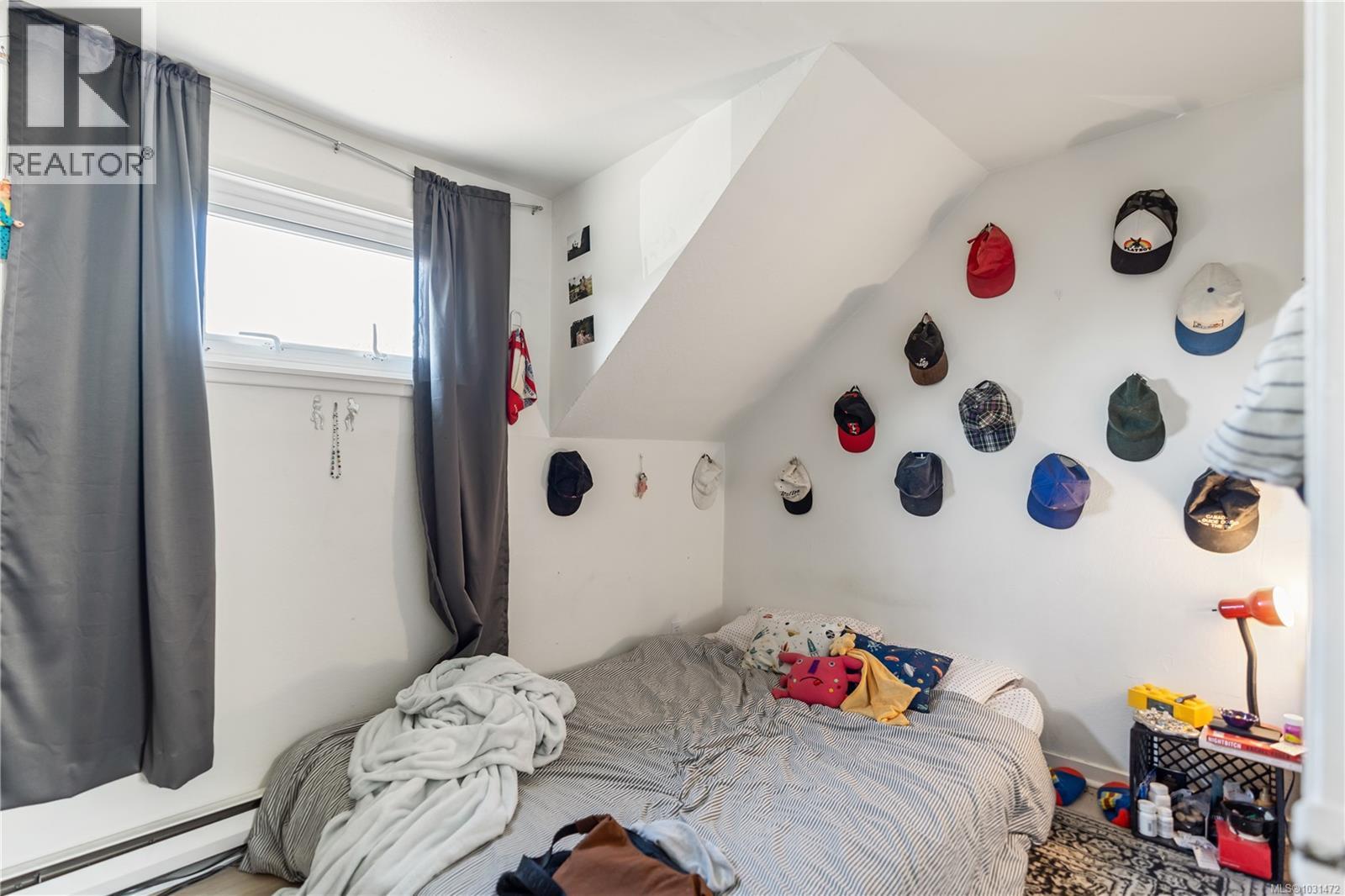 1142 North Park St - 32