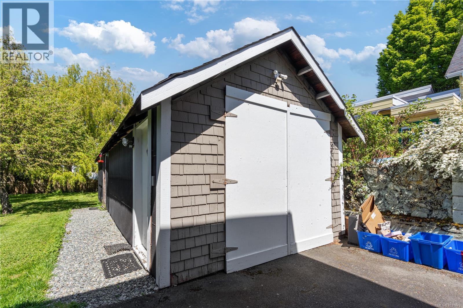 1142 NORTH PARK ST - 6