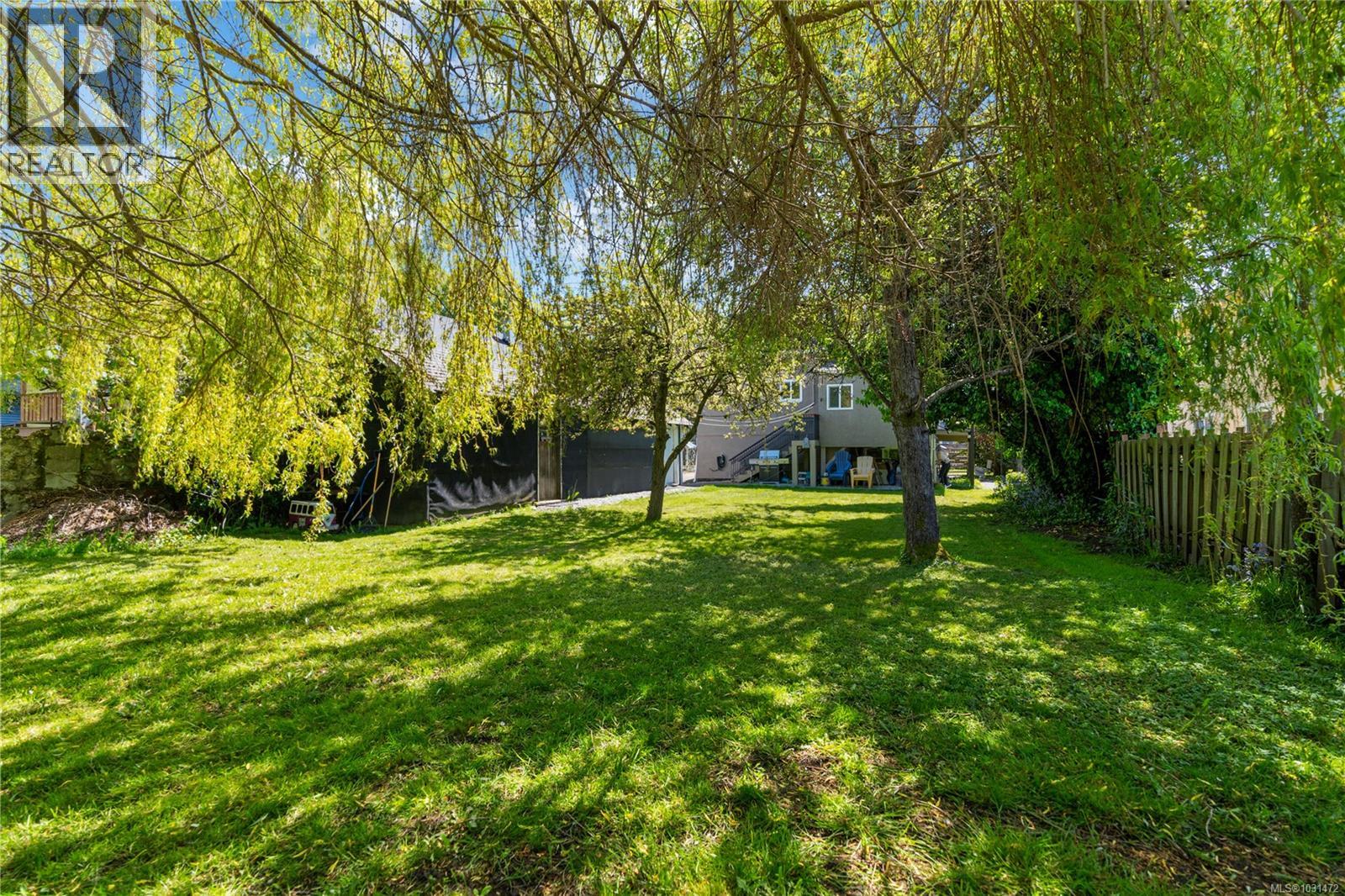 1142 North Park St - 4