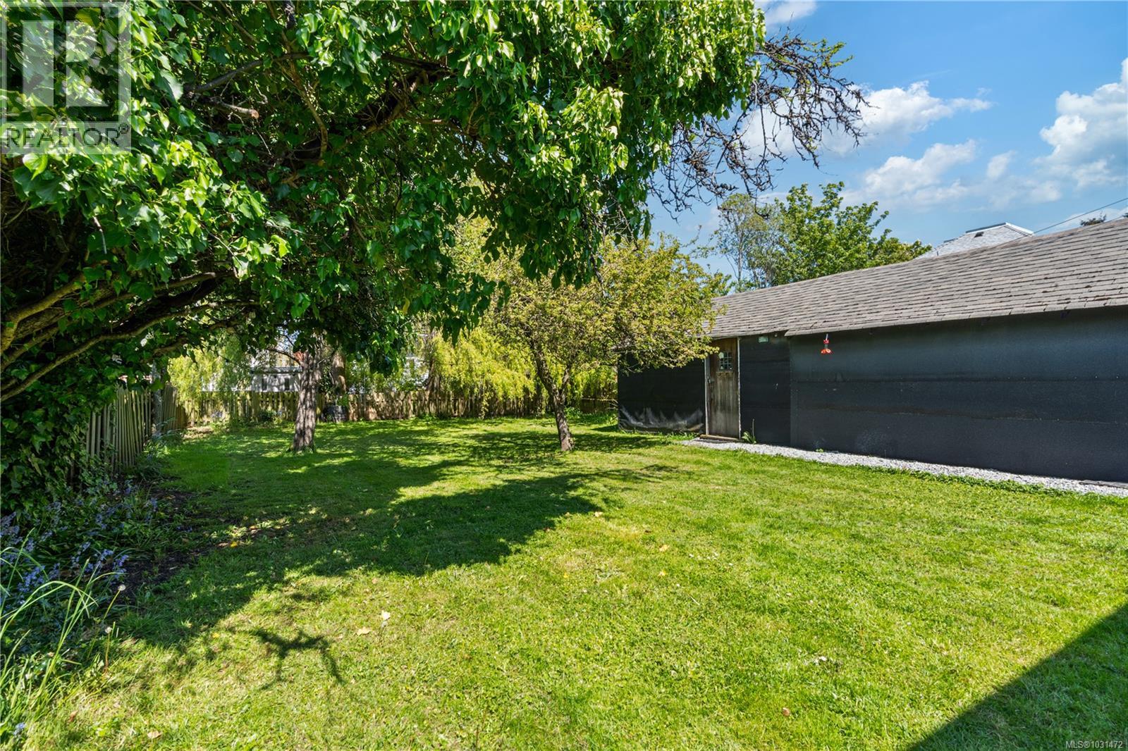 1142 North Park St - 5
