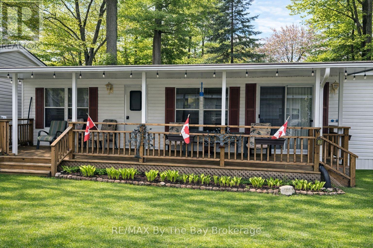 153 - 85 THEME PARK DRIVE — photo 5