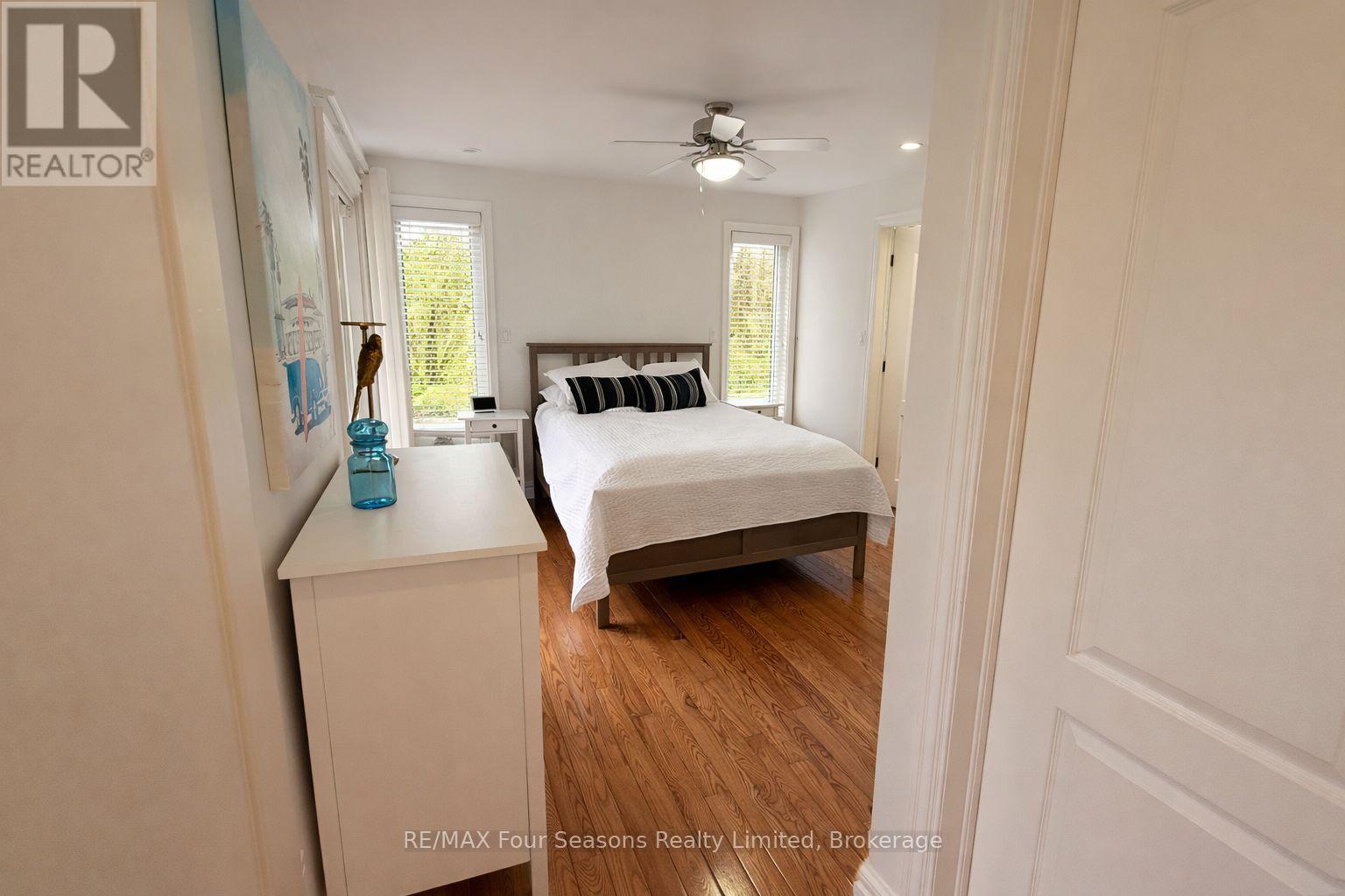 37 SILVER LAKE CRESCENT - 9