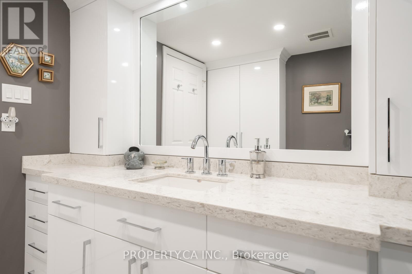 #604 65 SPRING GARDEN AVENUE - 25