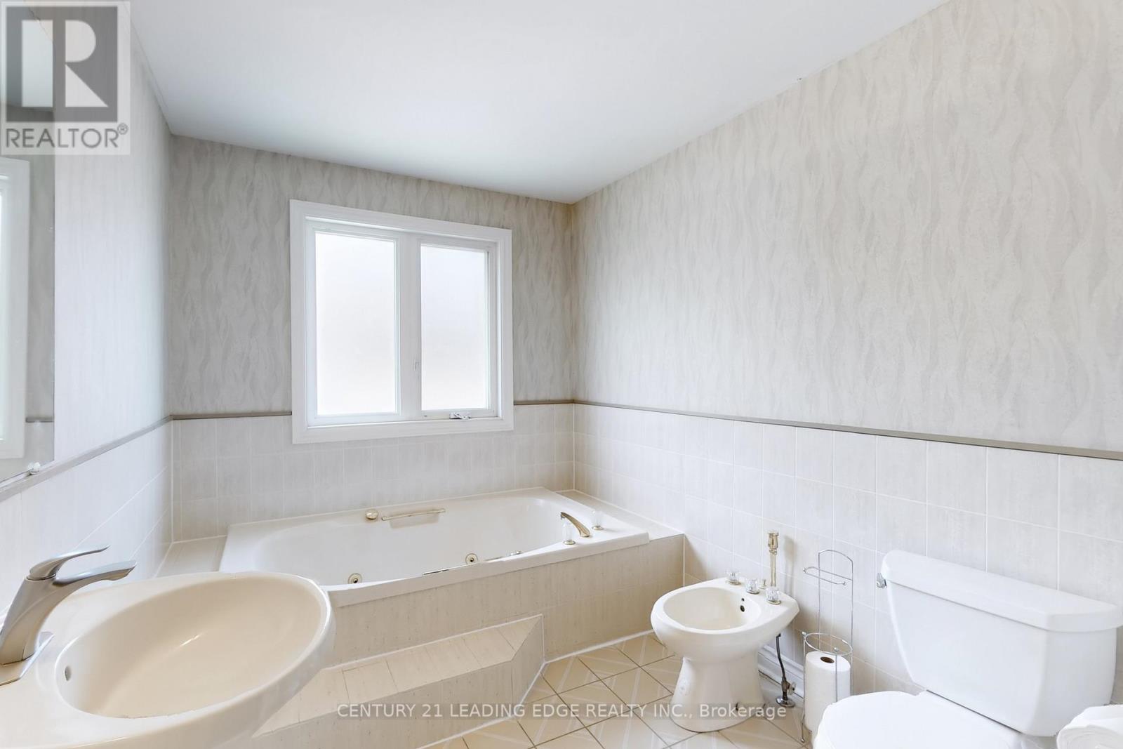 6 JEWETTS COURT - 25