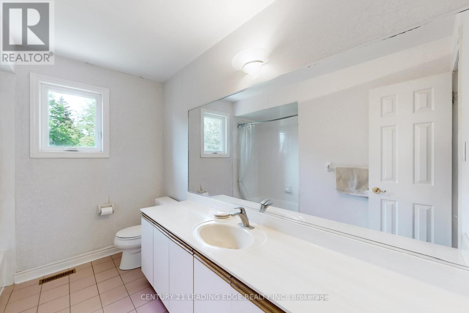 6 JEWETTS COURT - 32