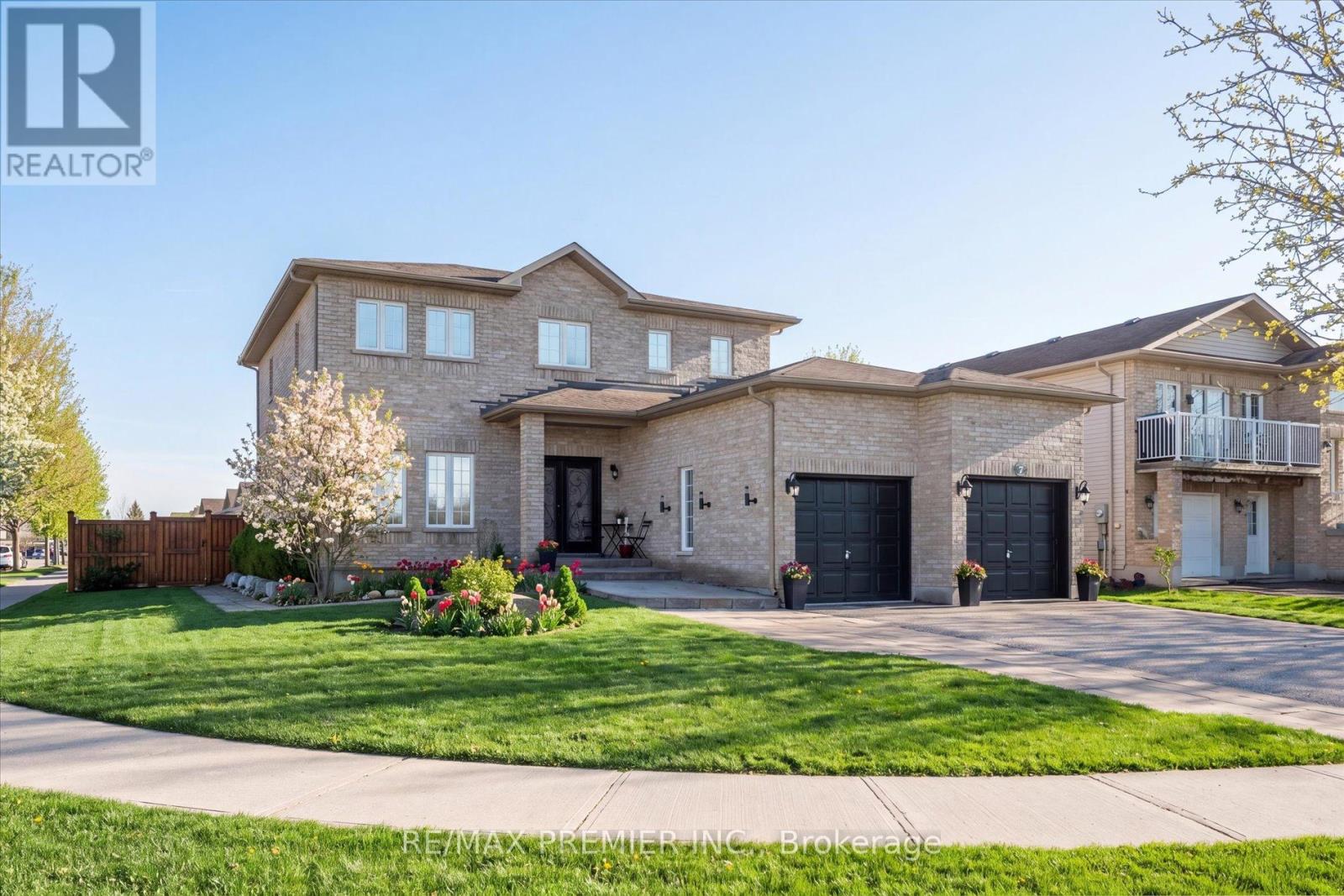 7 STONEMOUNT CRESCENT