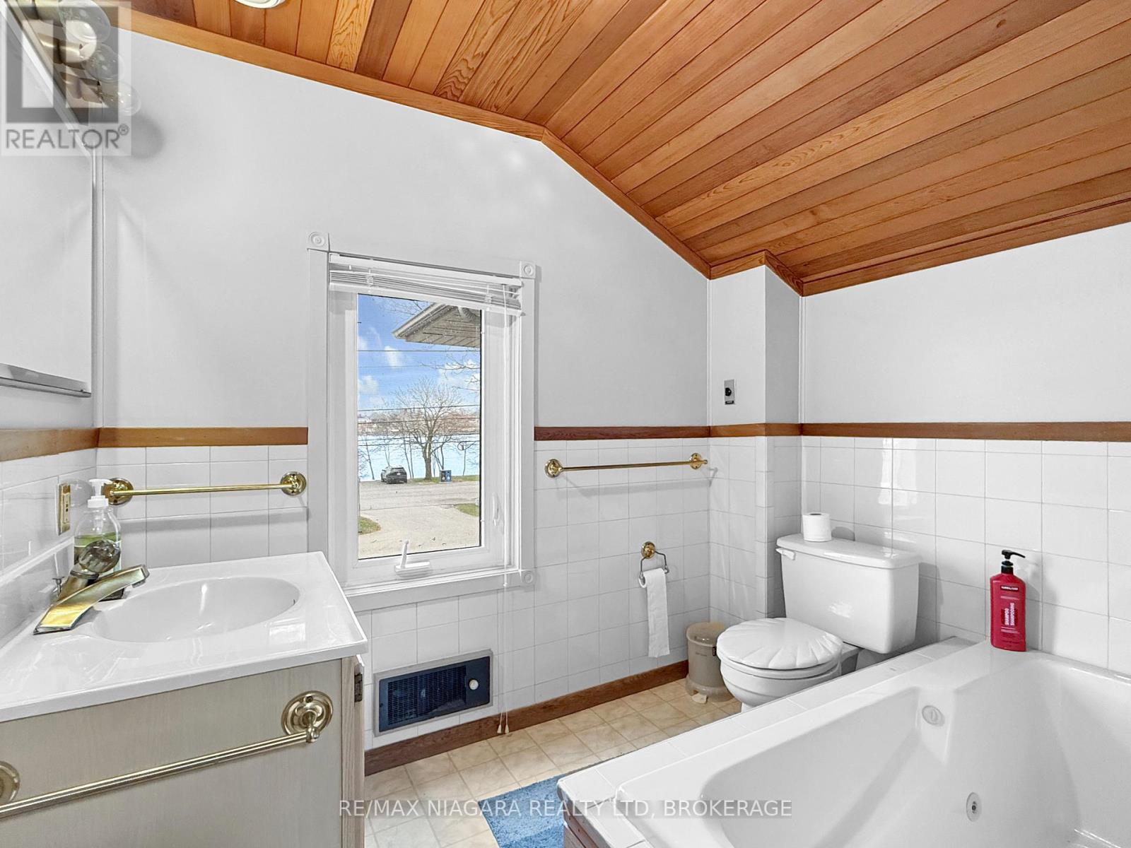 177 NIAGARA BOULEVARD — photo 17
