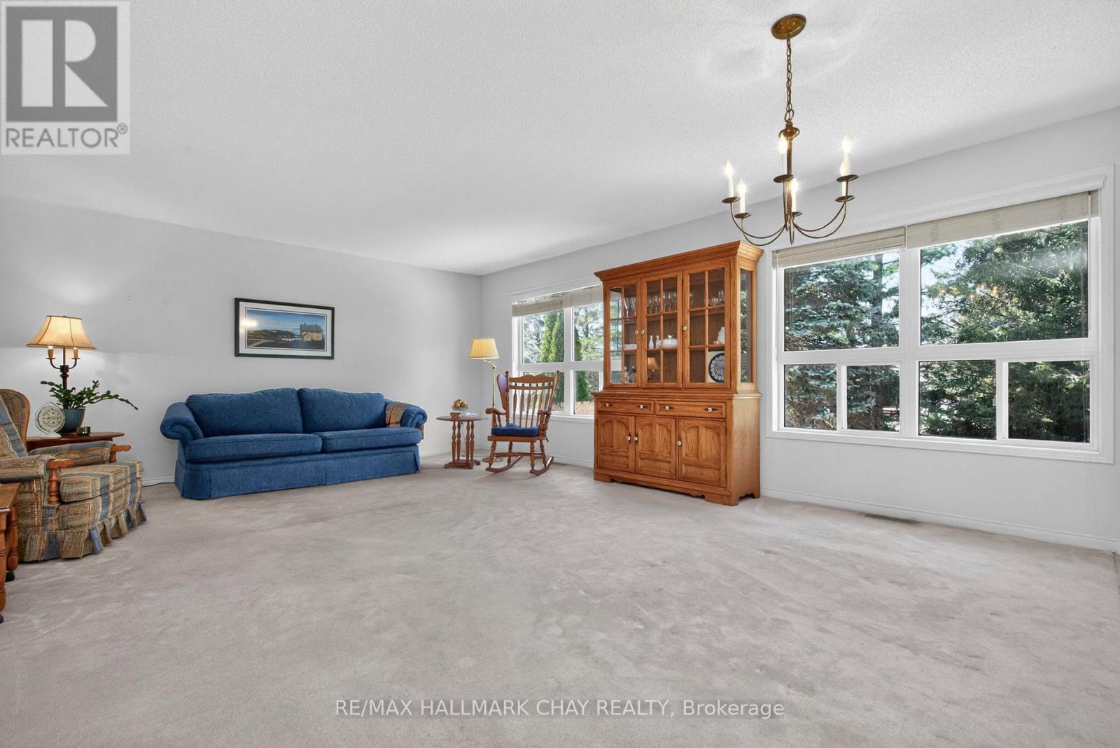 4 BAY COURT - 11