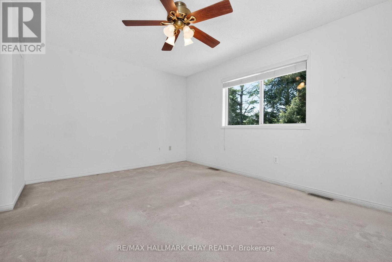 4 BAY COURT - 19