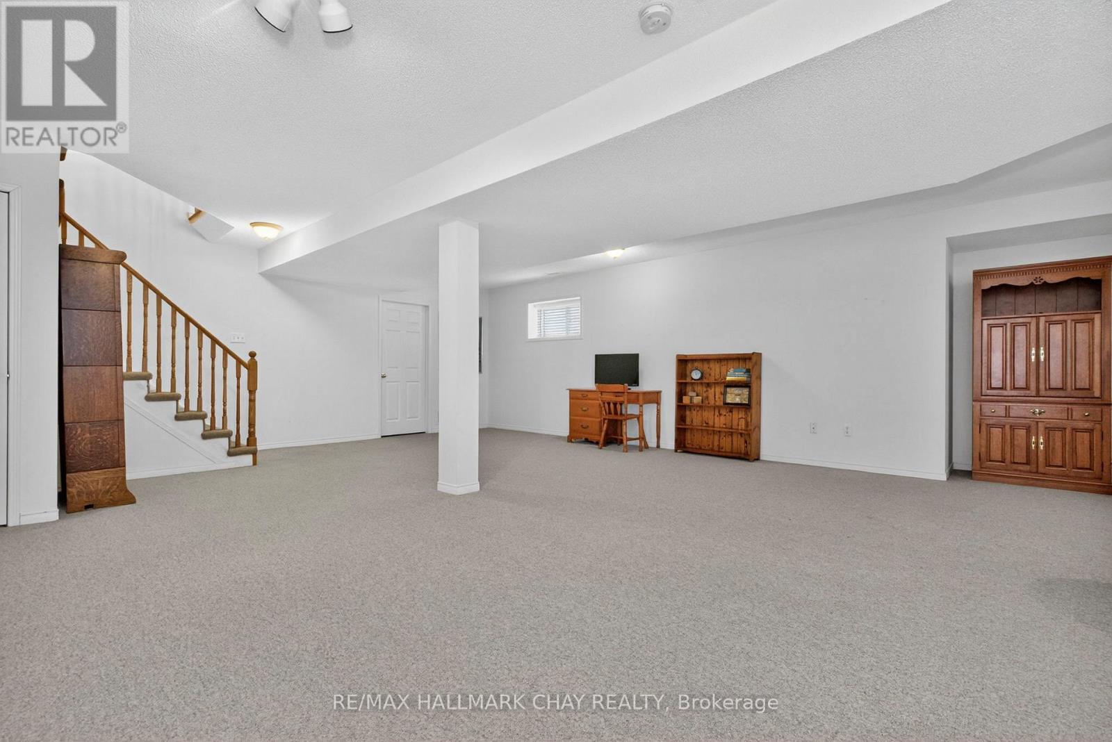 4 BAY COURT - 24