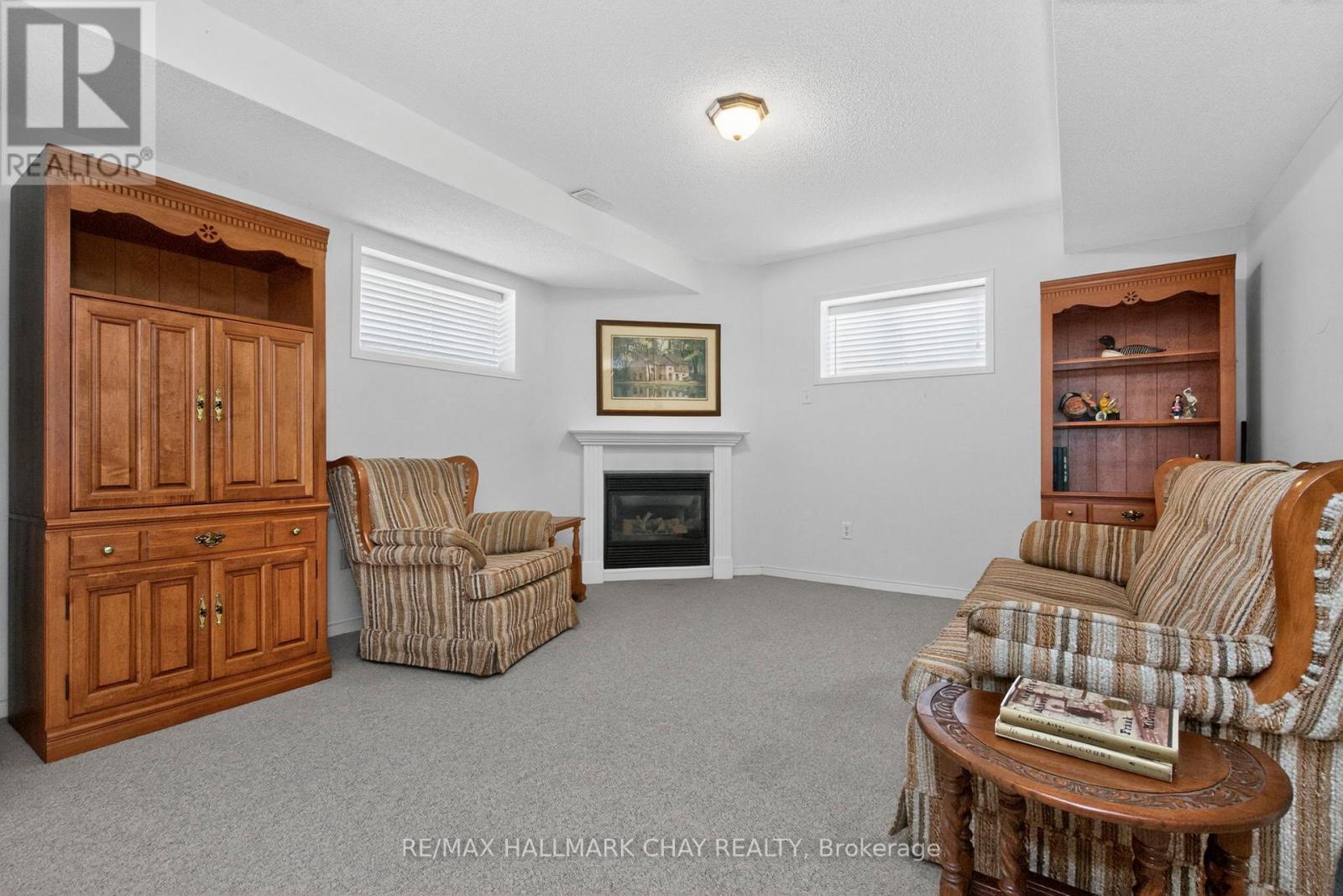 4 BAY COURT - 25