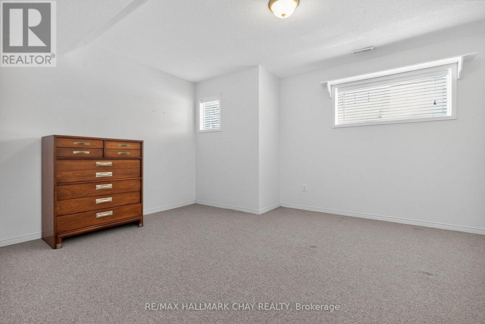 4 BAY COURT - 27