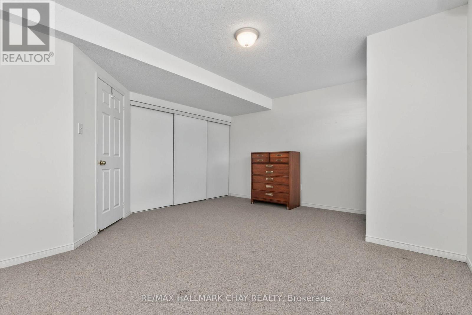 4 BAY COURT - 28
