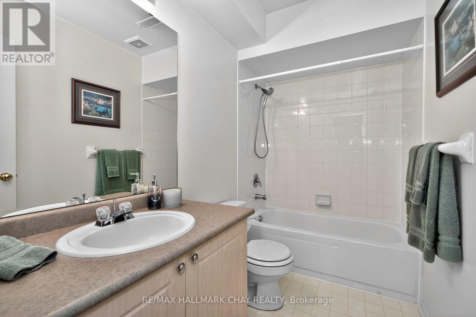 4 BAY COURT - 30
