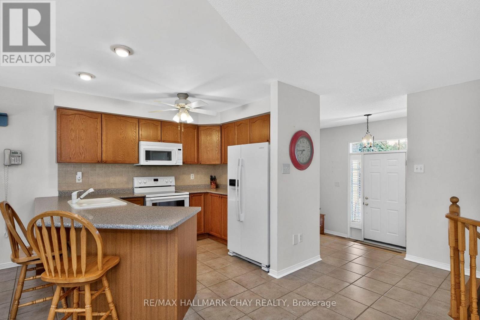 4 BAY COURT - 4