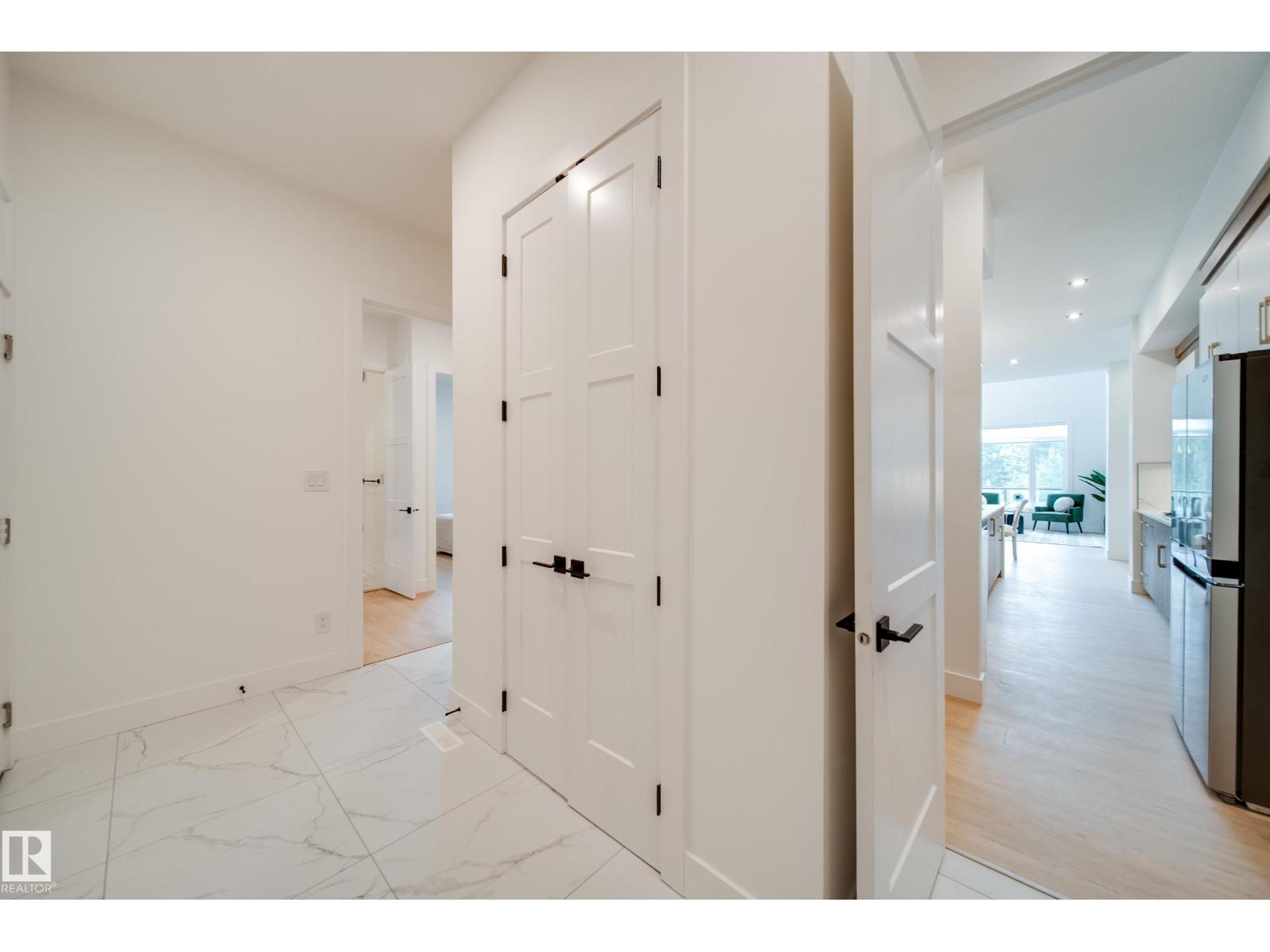 #21 20425 93 AV NW - 10