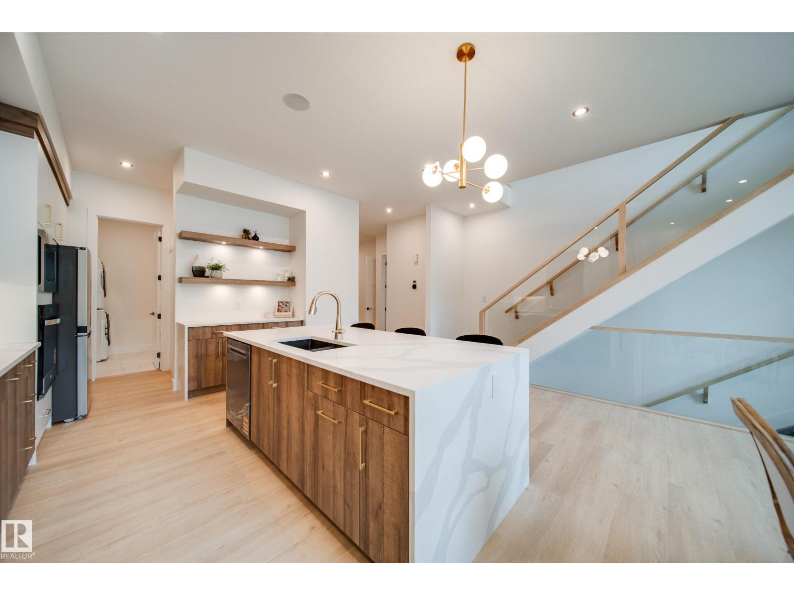 #21 20425 93 AV NW - 18