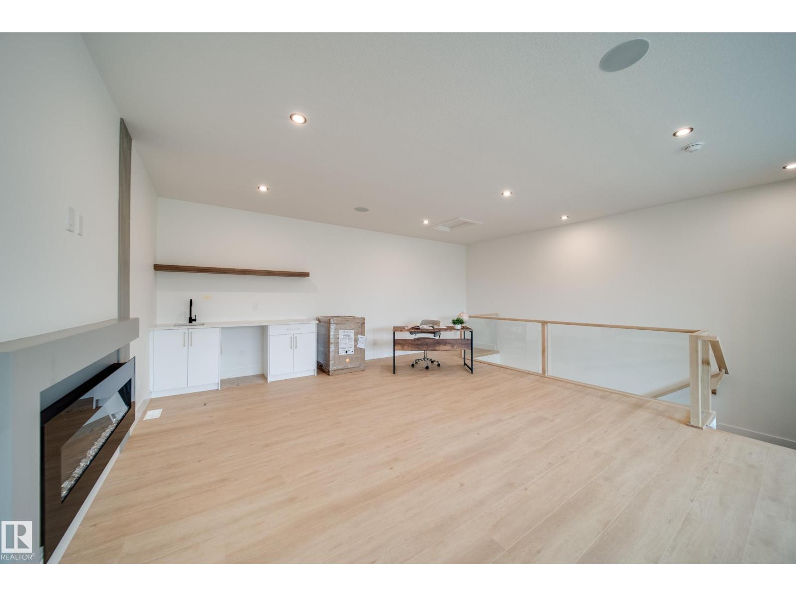 #21 20425 93 AV NW - 34