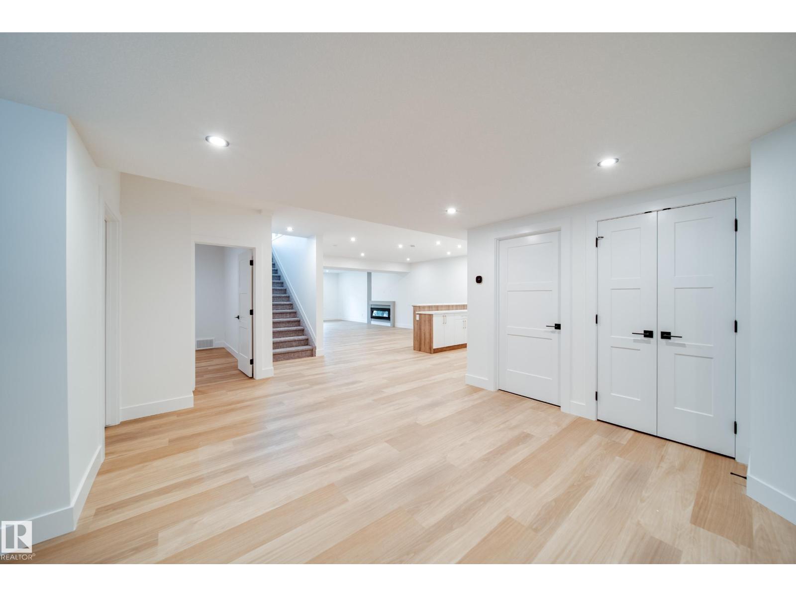 #21 20425 93 AV NW - 38