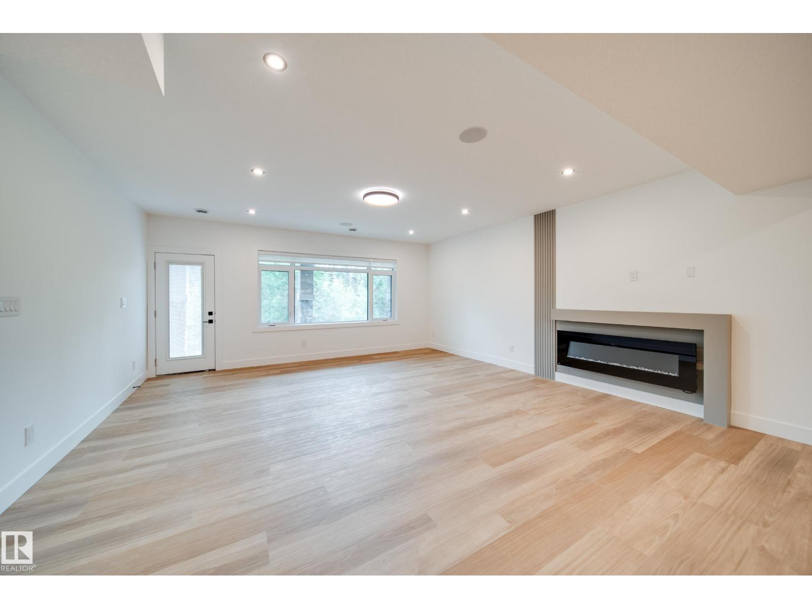 #21 20425 93 AV NW - 42