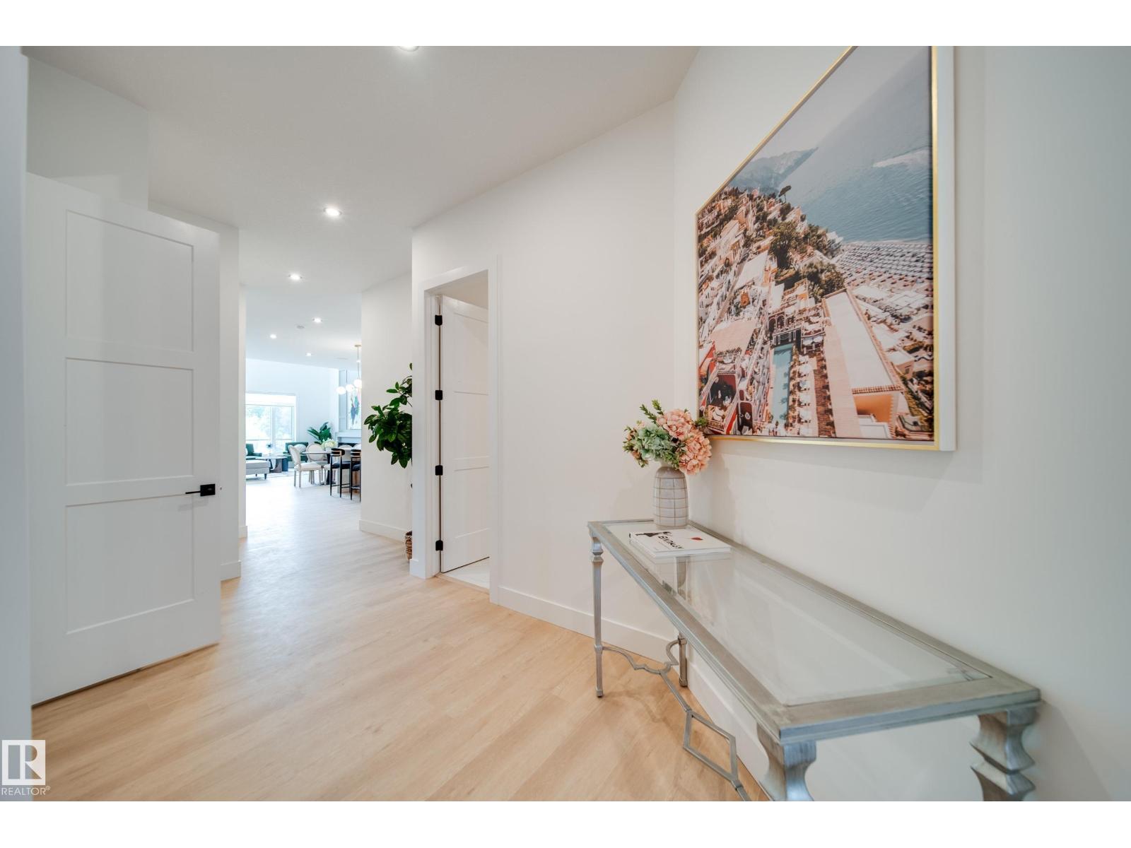 #21 20425 93 AV NW - 5