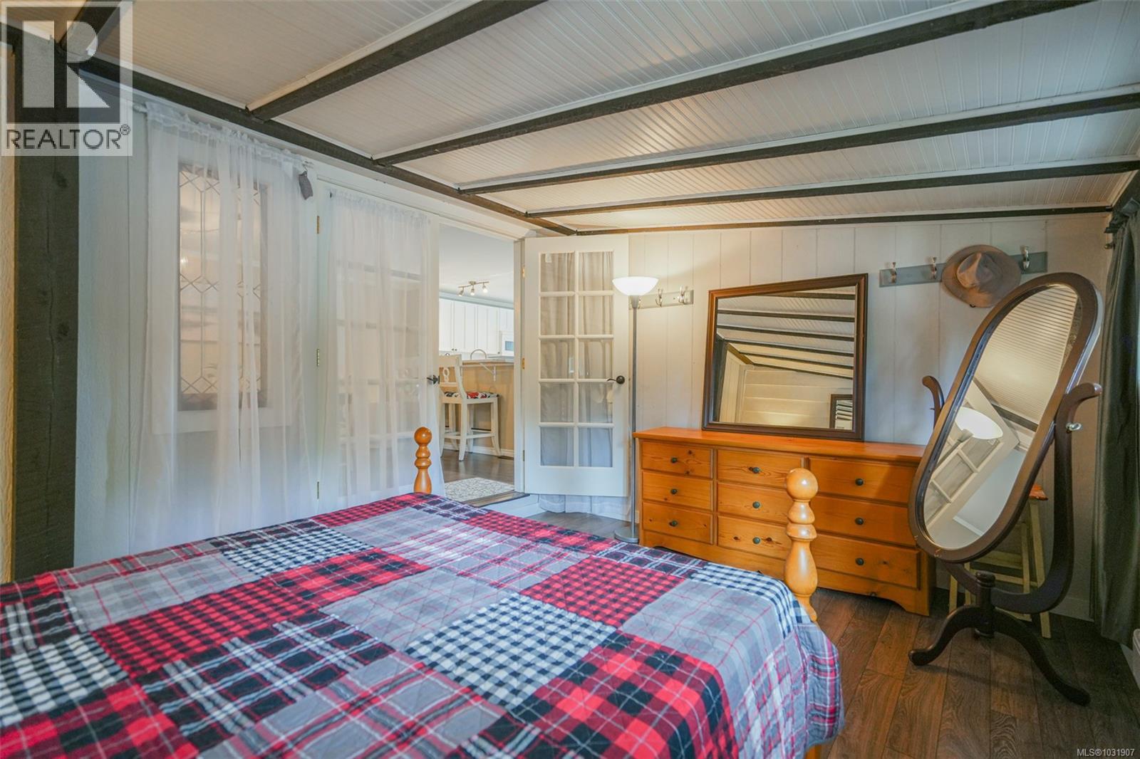 #80 10325 LAKESHORE RD - 16