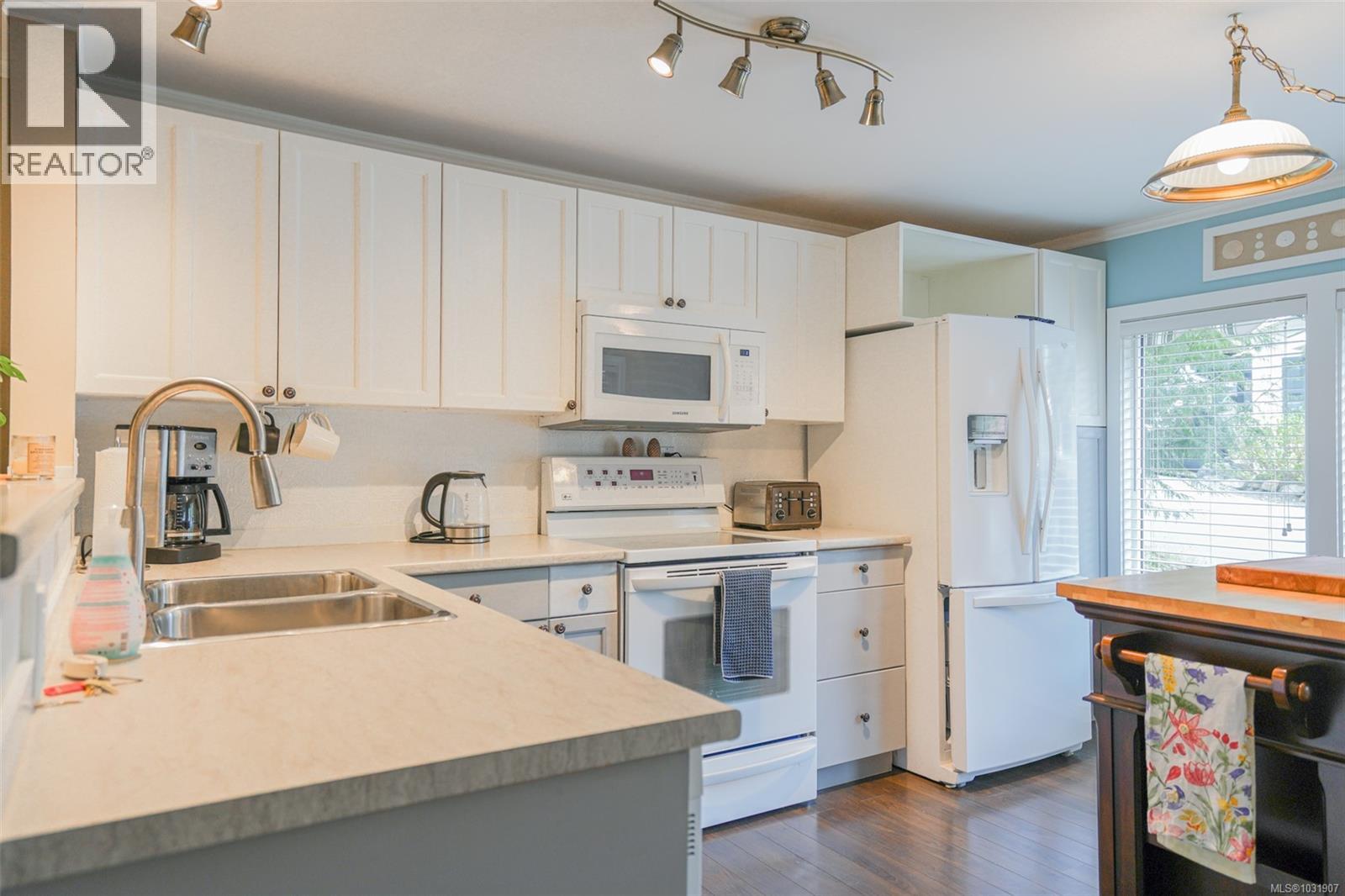 #80 10325 LAKESHORE RD - 7