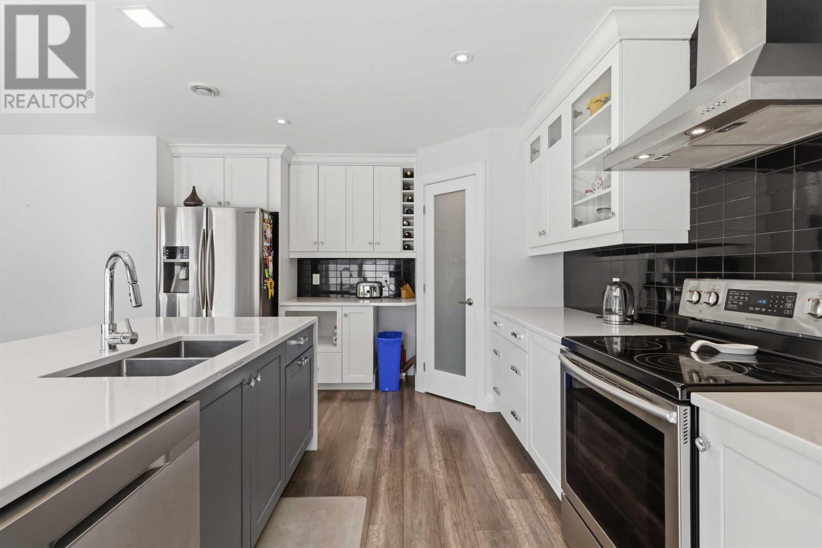 Property 21 of 52 of 228 Maple Grove Avenue