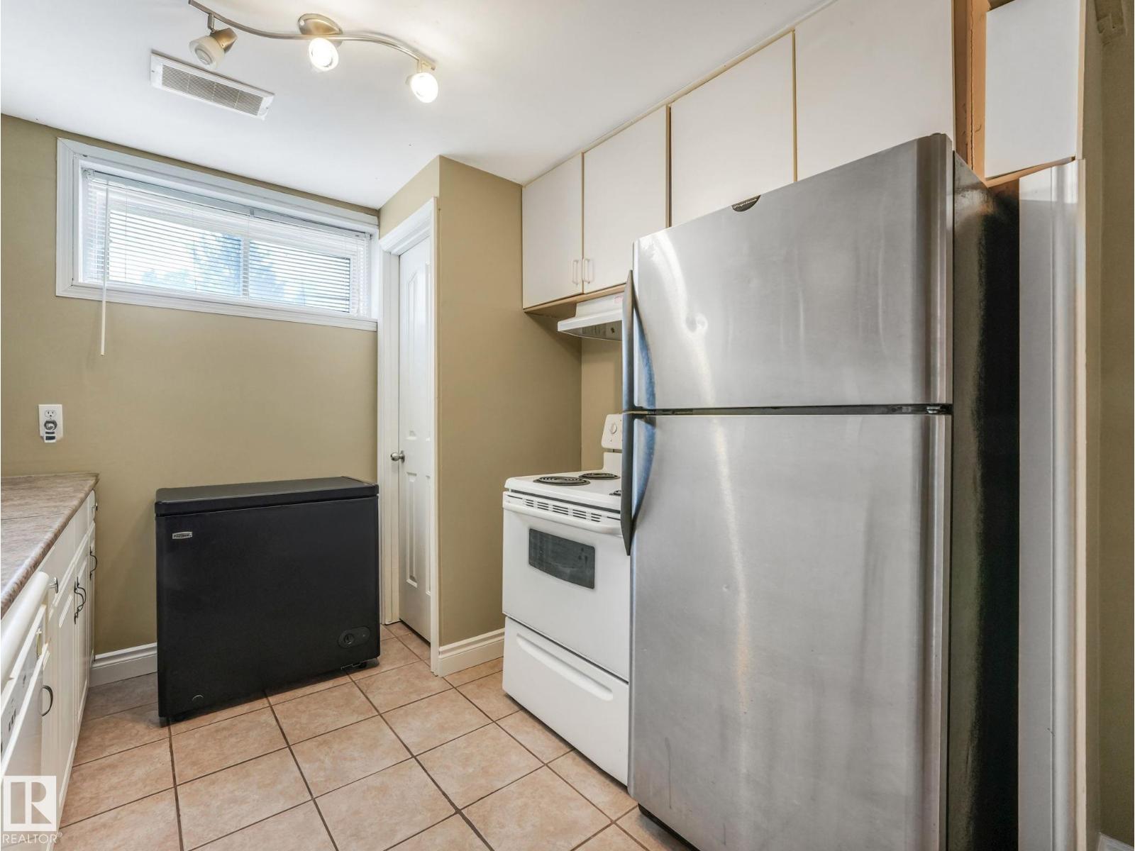 9945 163 ST NW NW - 43