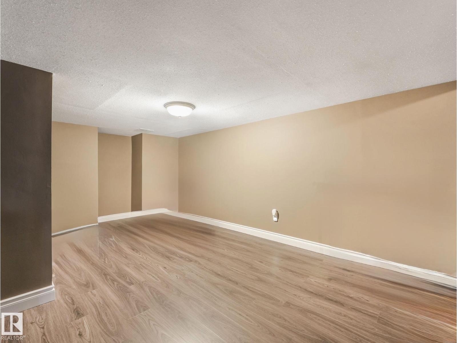 9945 163 ST NW NW - 45