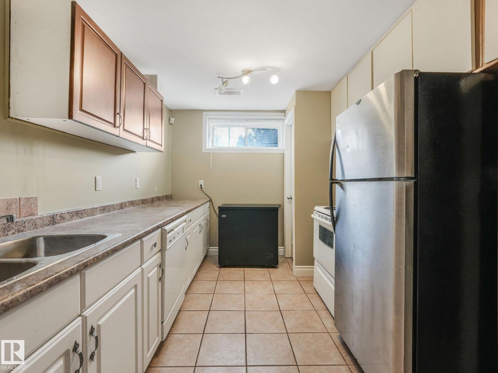 9945 163 ST NW NW - 42