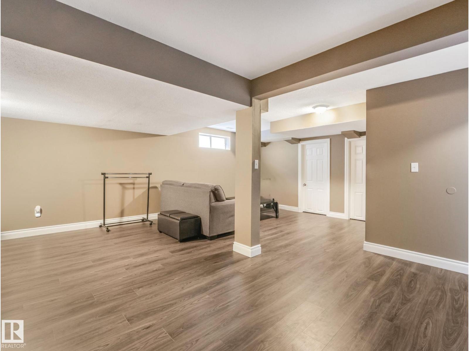9945 163 ST NW NW - 44