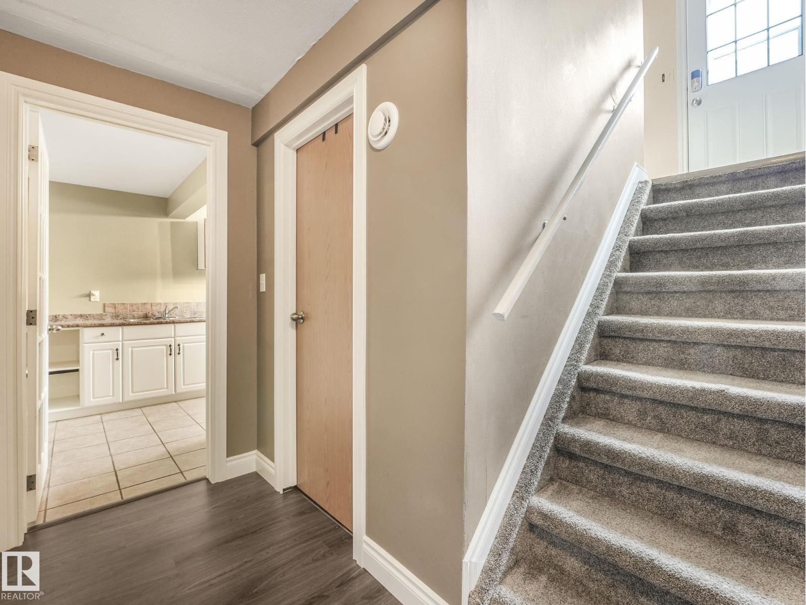 9945 163 ST NW NW - 39