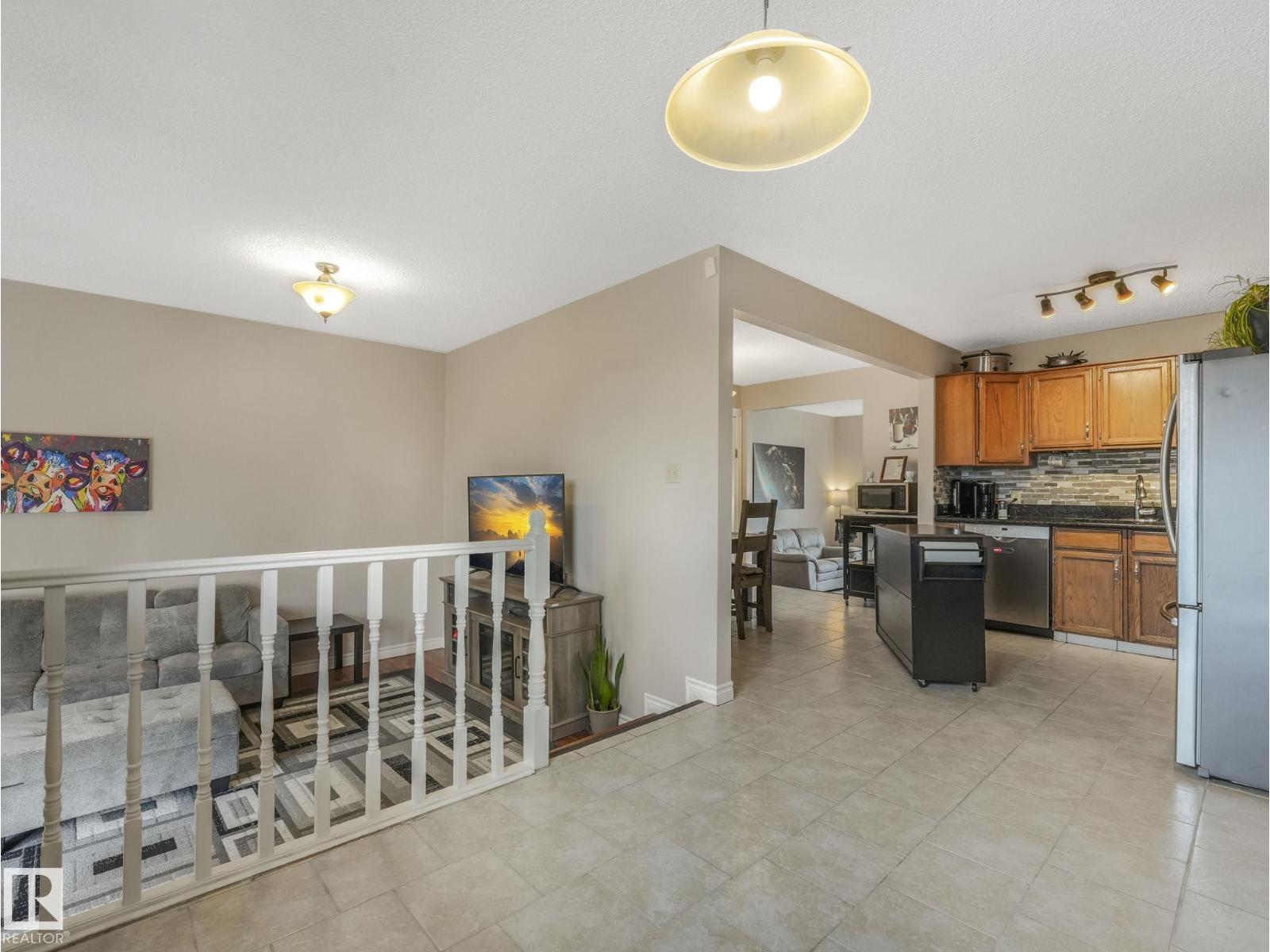 9945 163 ST NW NW - 33