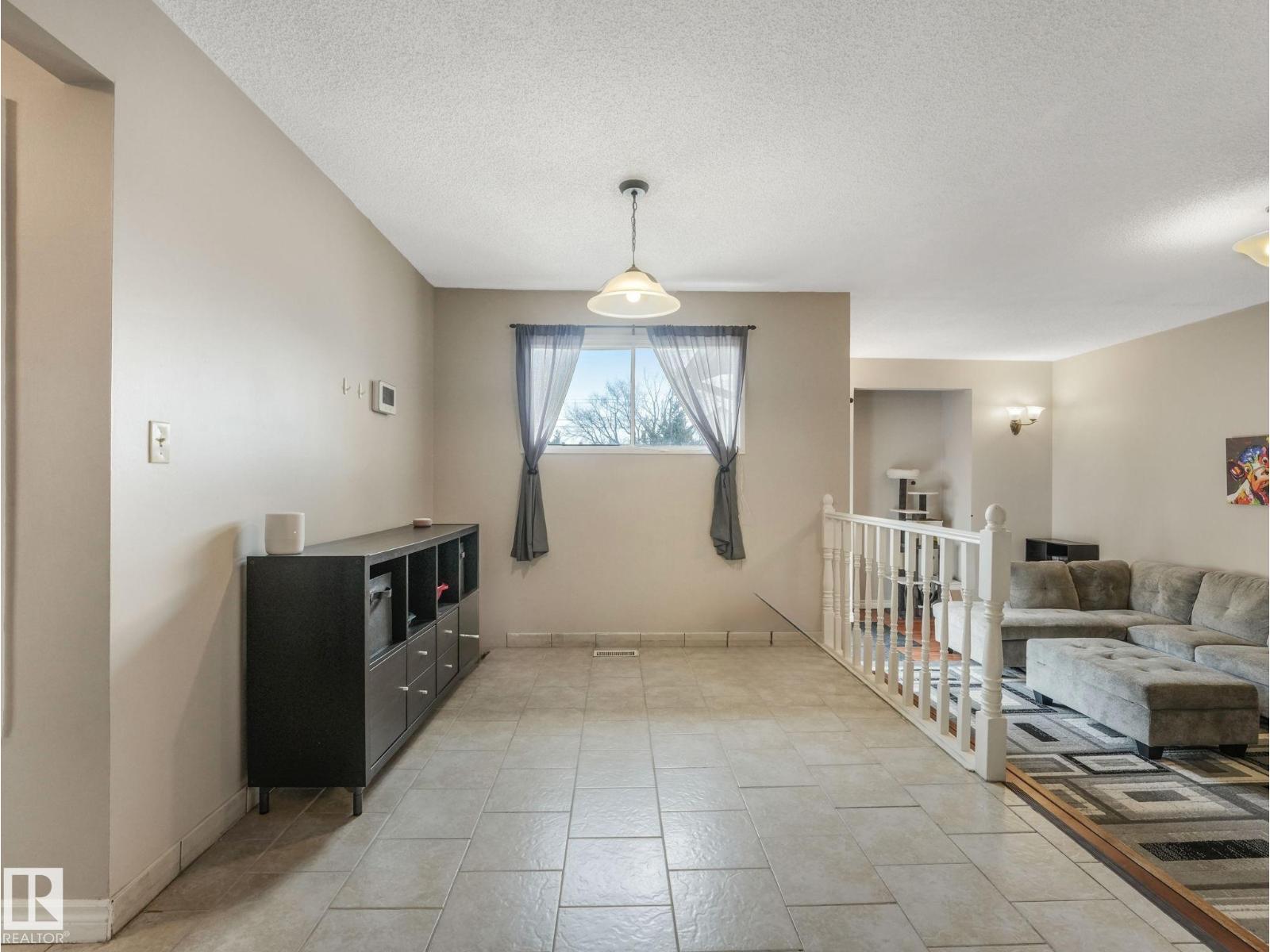 9945 163 ST NW NW - 32