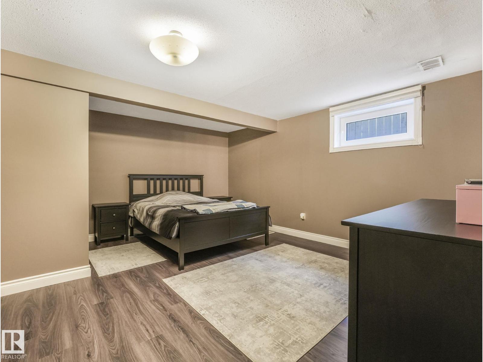 9945 163 ST NW NW - 49