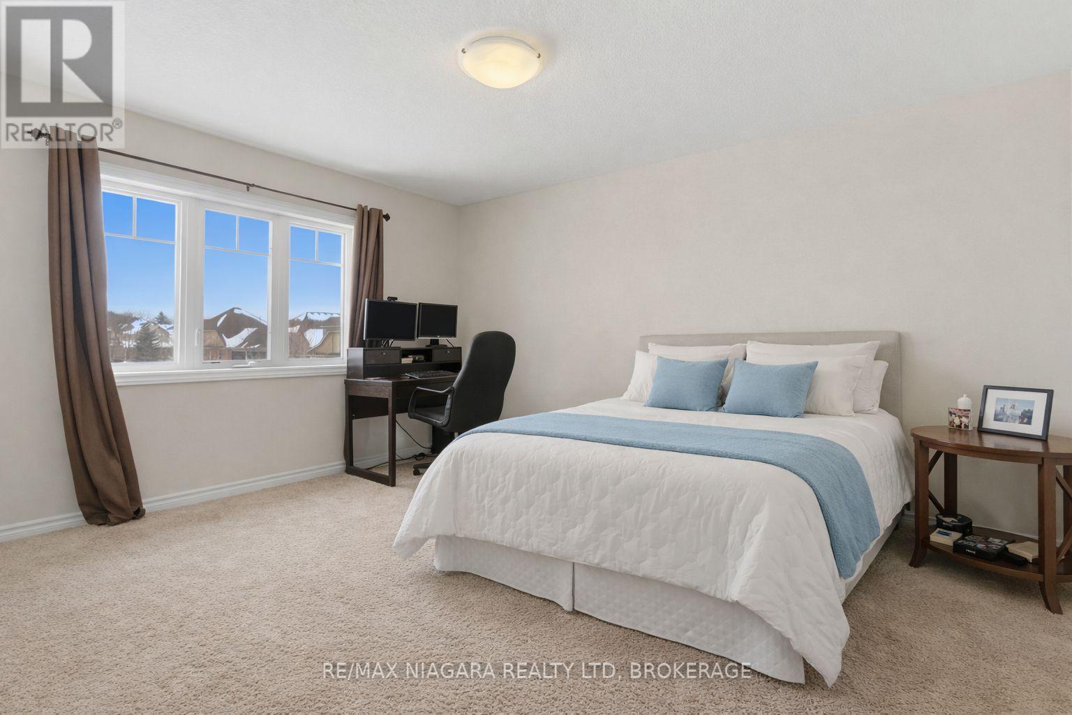 Large 2nd bedroom with ensuite privilege