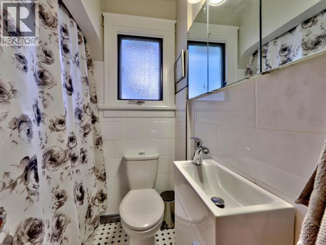 766 DOMINION STREET - 11