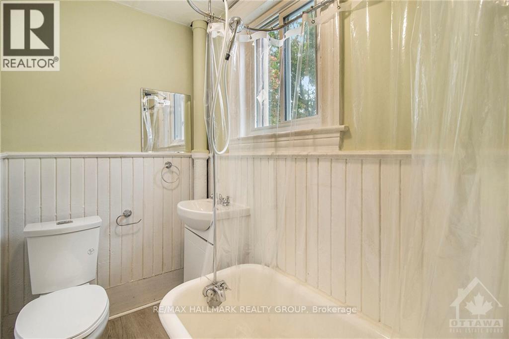 42 CHURCH STREET W - 32
