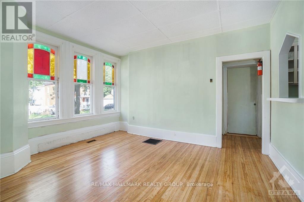 42 CHURCH STREET W - 23