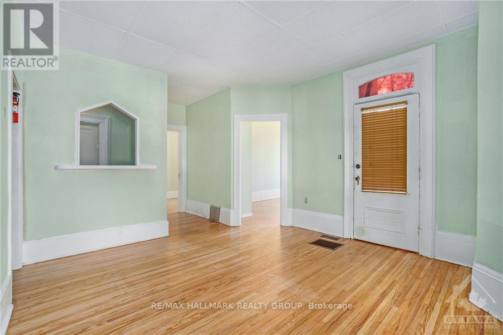42 CHURCH STREET W - 25
