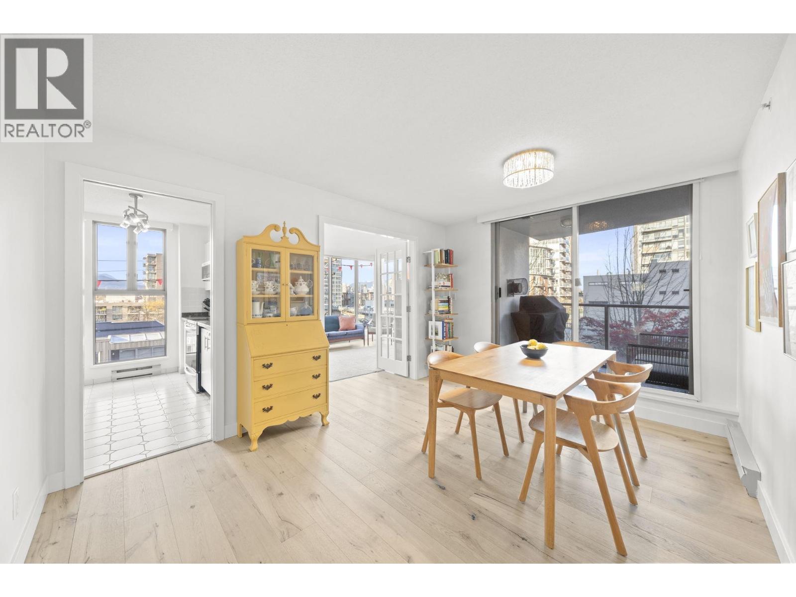 303 1633 W 8TH AVENUE