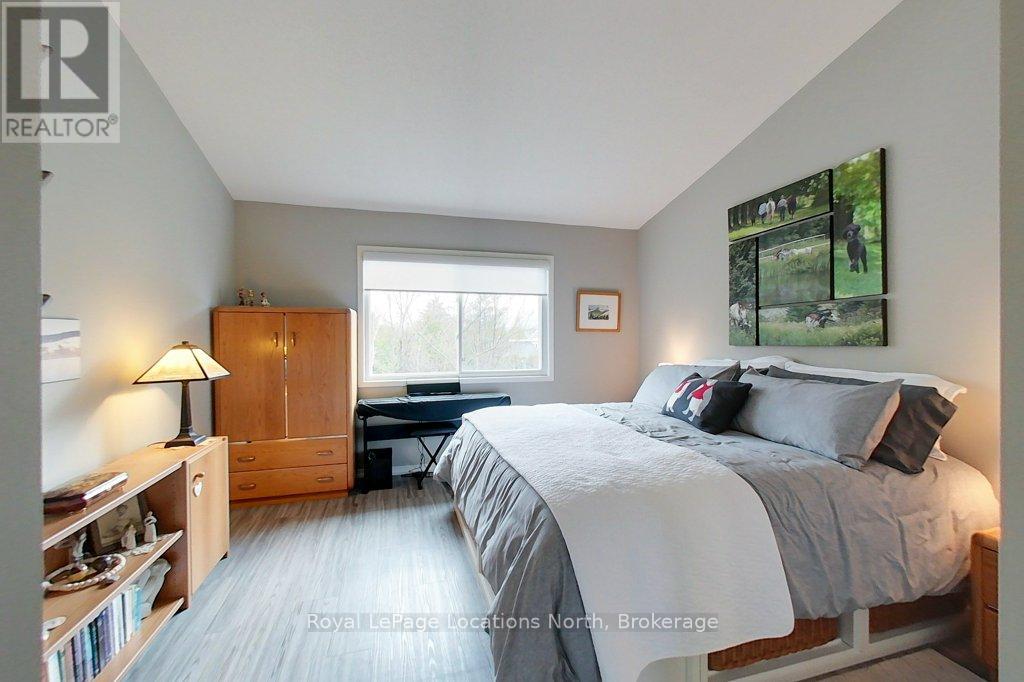 2 ROYALTON LANE - 17