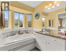 797 Celestial Place, Gibsons, BC V0N1V9 Photo 15